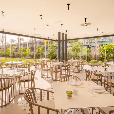 Eurostars Oasis Готель