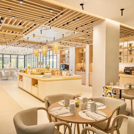 Eurostars Oasis Готель 4*