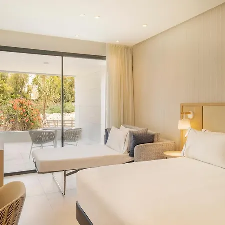 Готель Eurostars Oasis 4*
