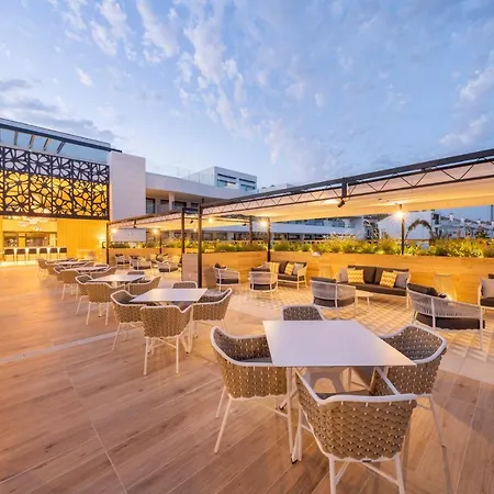 Готель Eurostars Oasis Марбелья
