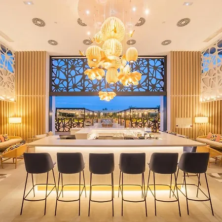 Готель Eurostars Oasis Марбелья