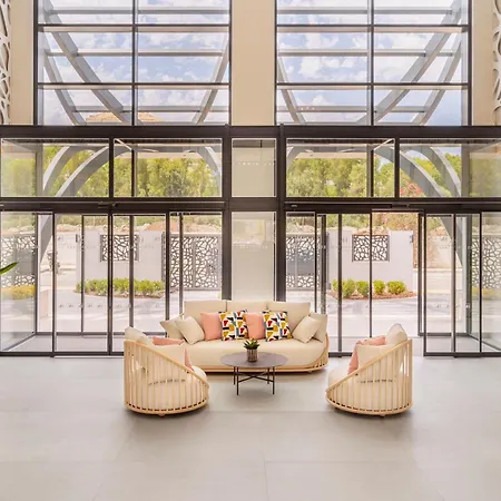 Готель Eurostars Oasis 4*