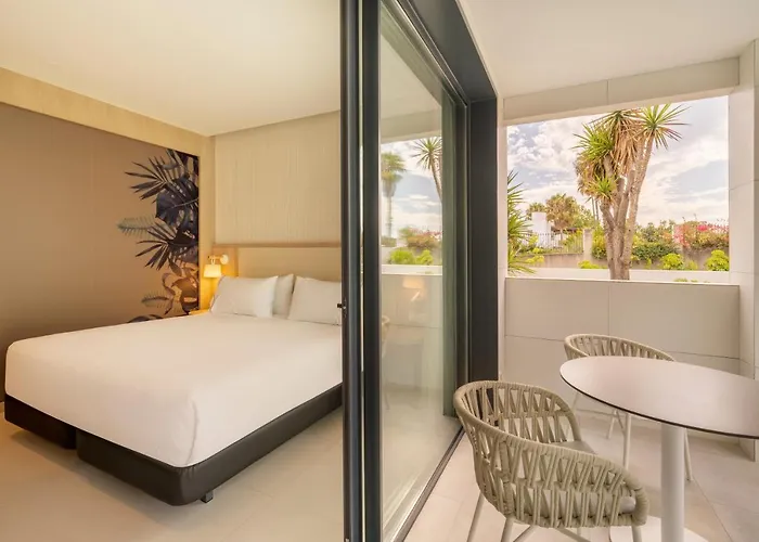 Eurostars Oasis Hotel 4*