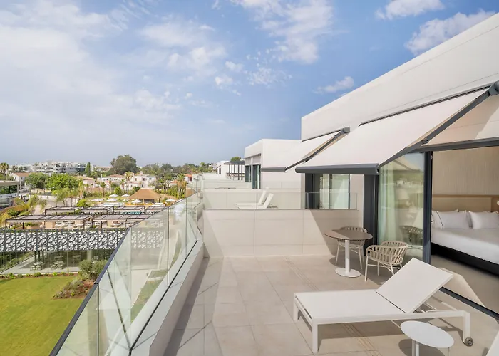 Eurostars Oasis Hotel