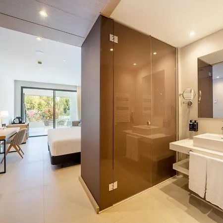 Eurostars Oasis Szálloda 4*