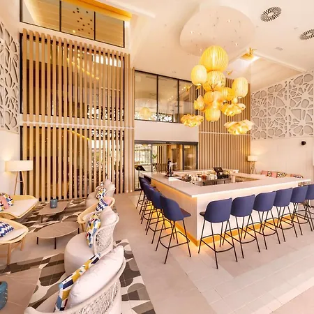 Eurostars Oasis Hotel 4*